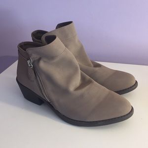 easy street Zip Ankle Booties - Taupe/Tan- 10M